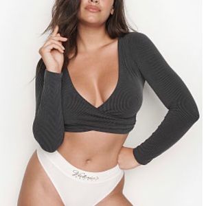 VS Ripped Crop Top & Ribbed Jogger